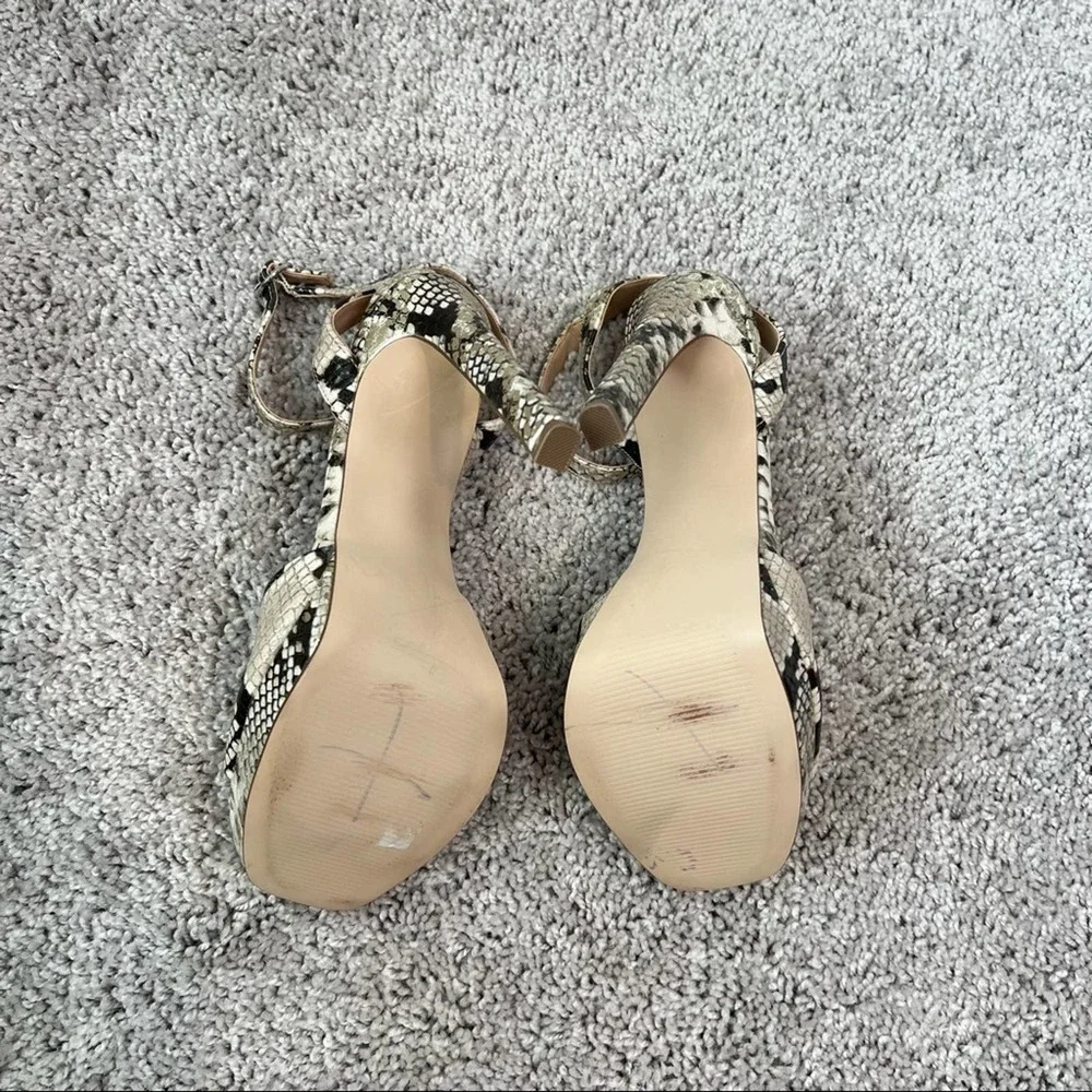 Steve Madden snake print platform shoe size 9 1/2   #024-6